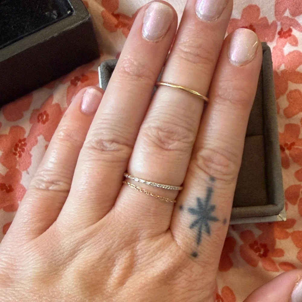 Elegant 14K Gold Women's Ring - Picture 2 of 4